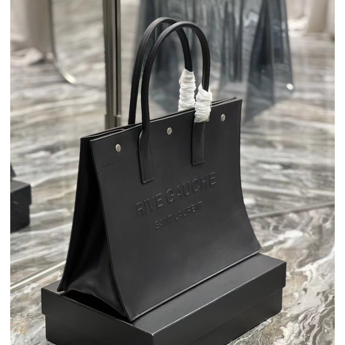 Saint Laurent Rive Gauche Small Tote Bag In Smooth Leather(39-31-18cm) - 