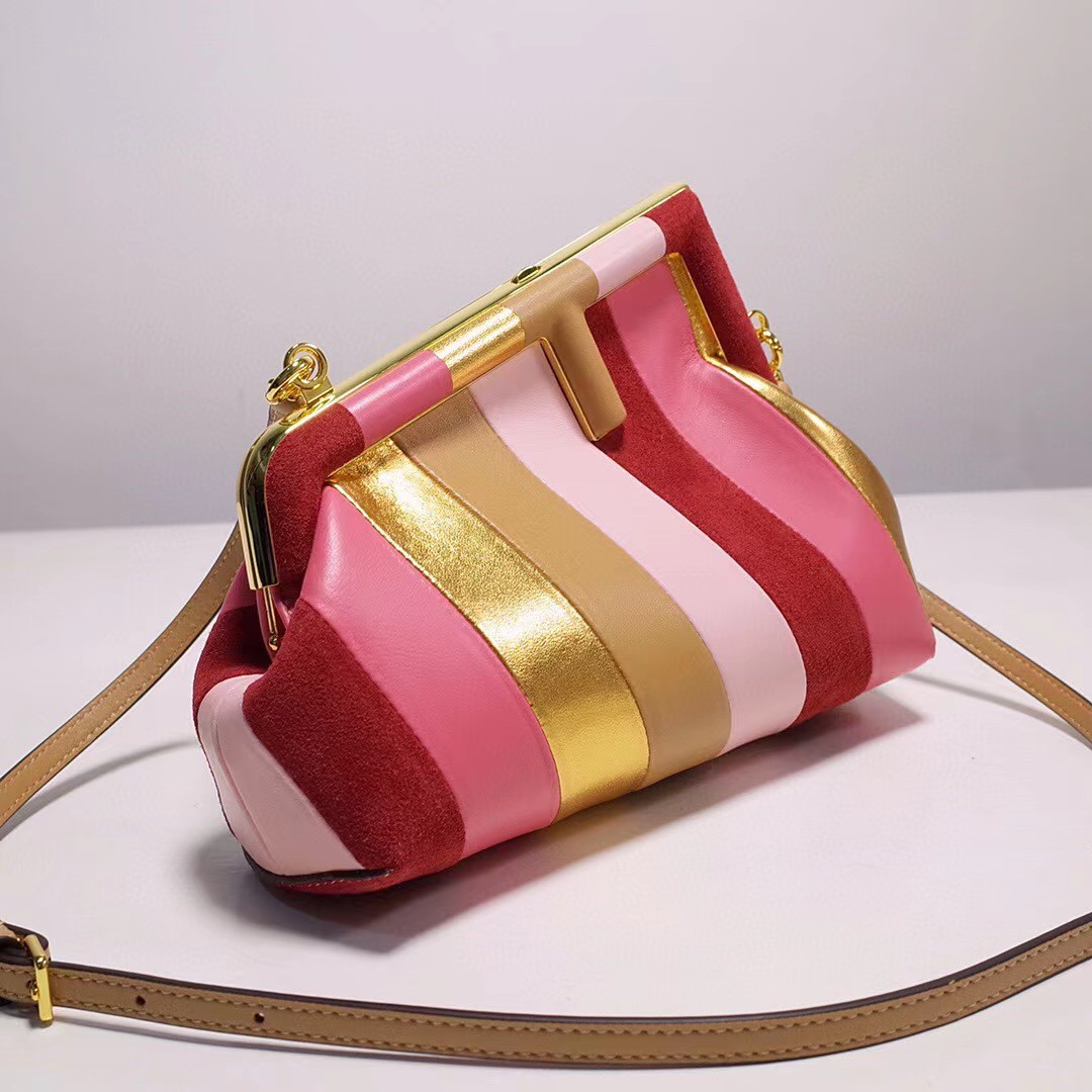 Fendi First Handbag（26-18-9.5cm） - 