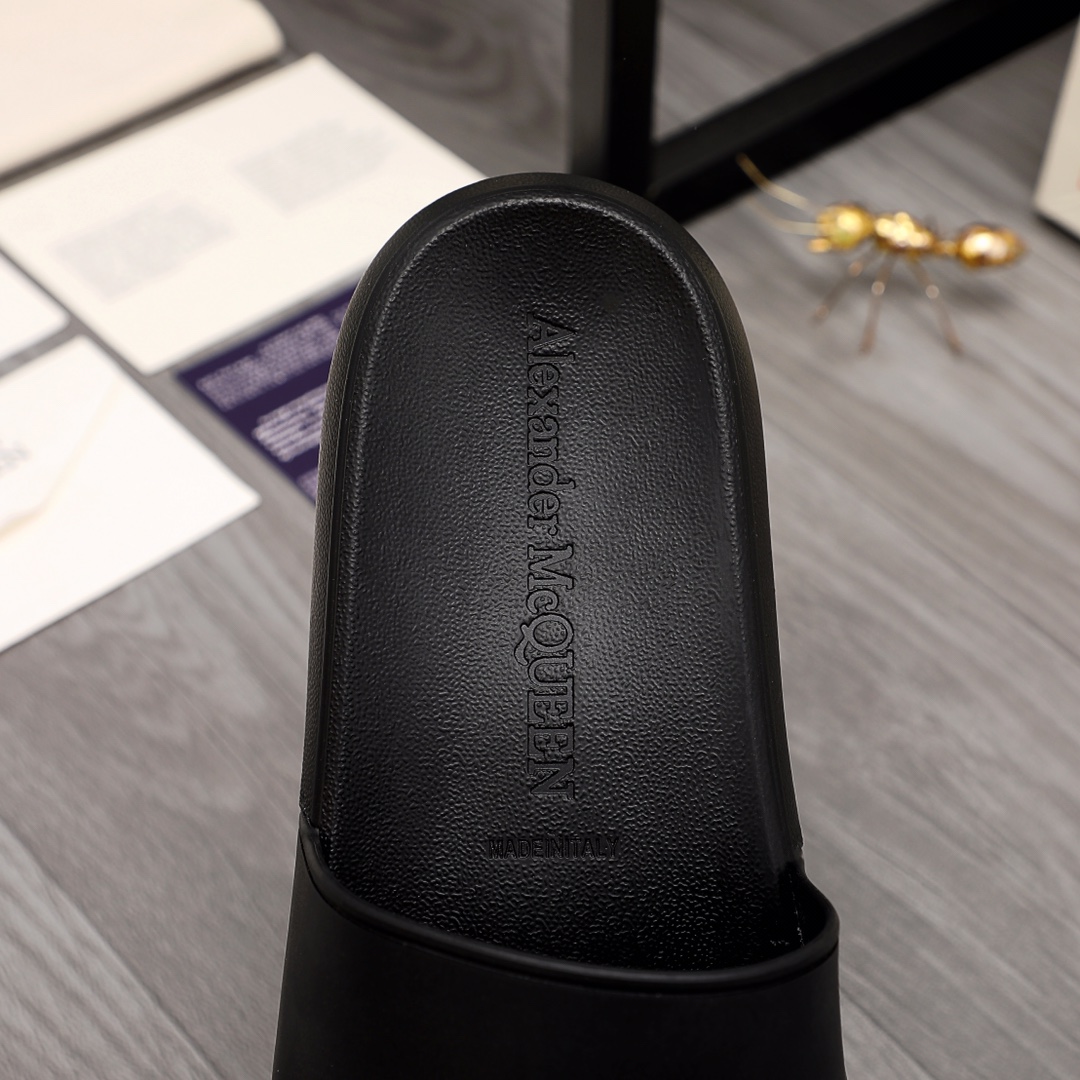 Alexander Mqueen Logo Slipper - PerfectKickZ