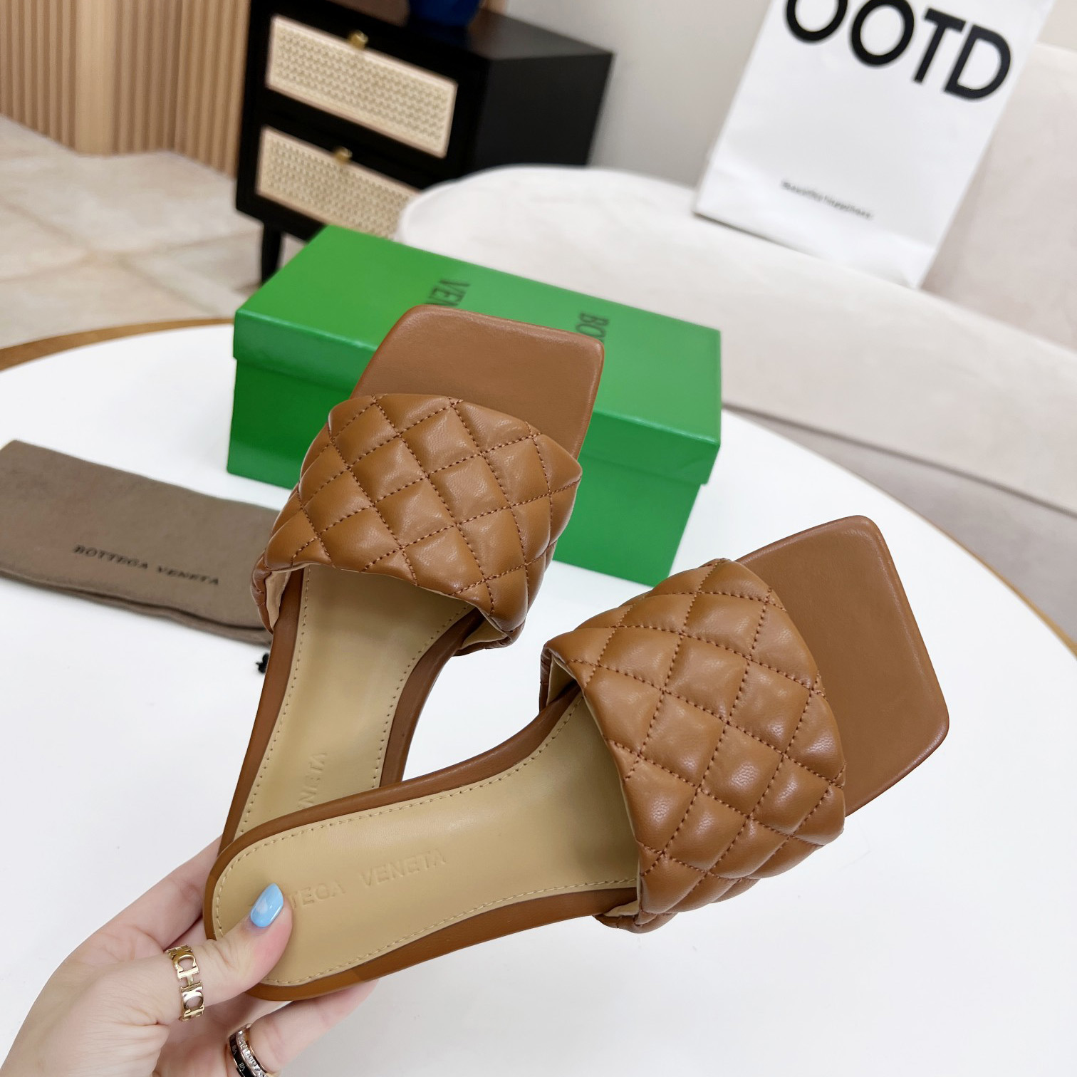 Bottega Veneta Padded Leather Sandals - PerfectKickZ