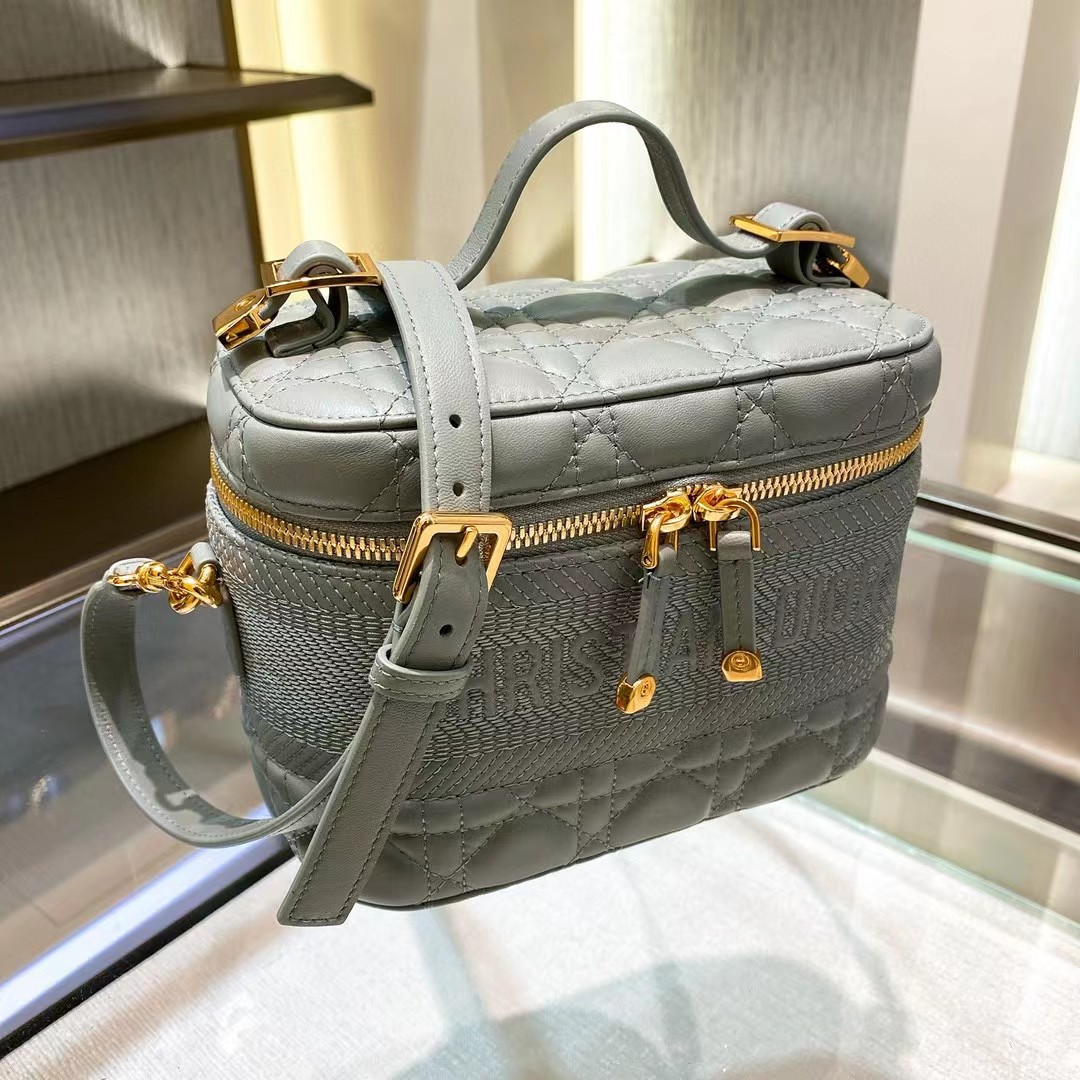 Dior Travel Handbag（18.5-13-10CM） - PerfectKickZ