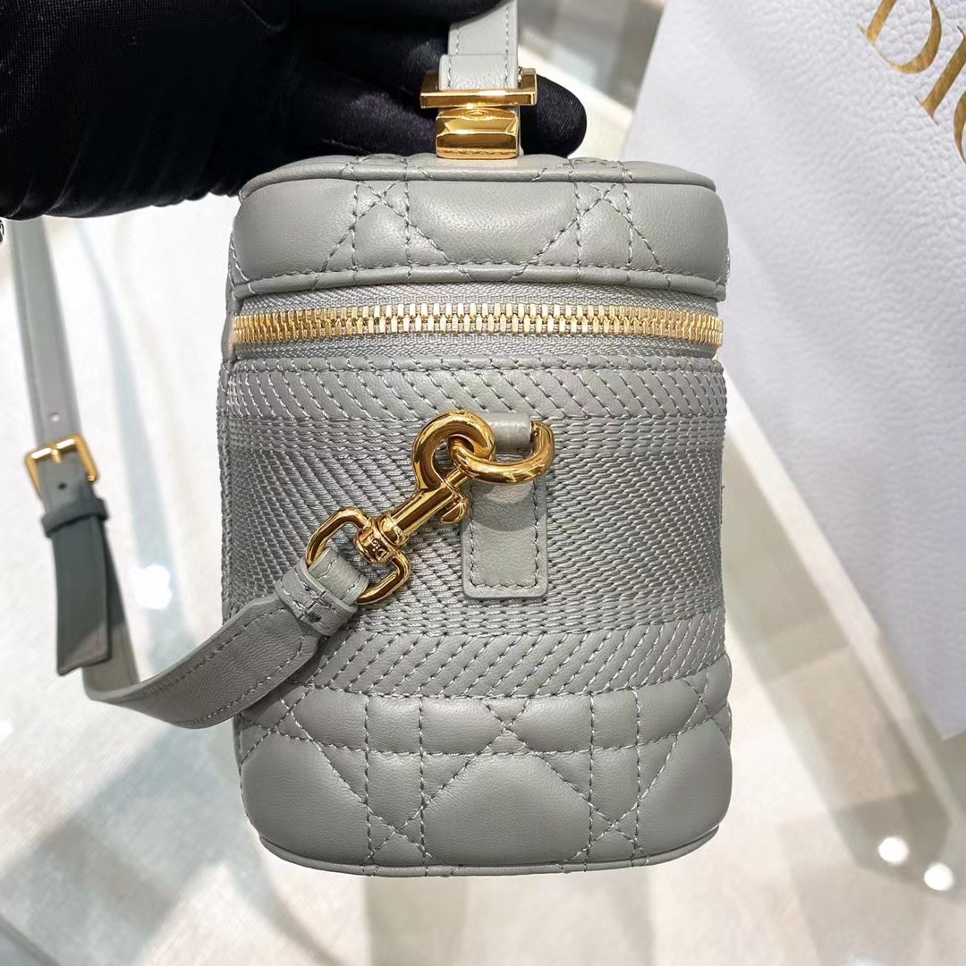 Dior Travel Handbag（18.5-13-10CM） - PerfectKickZ