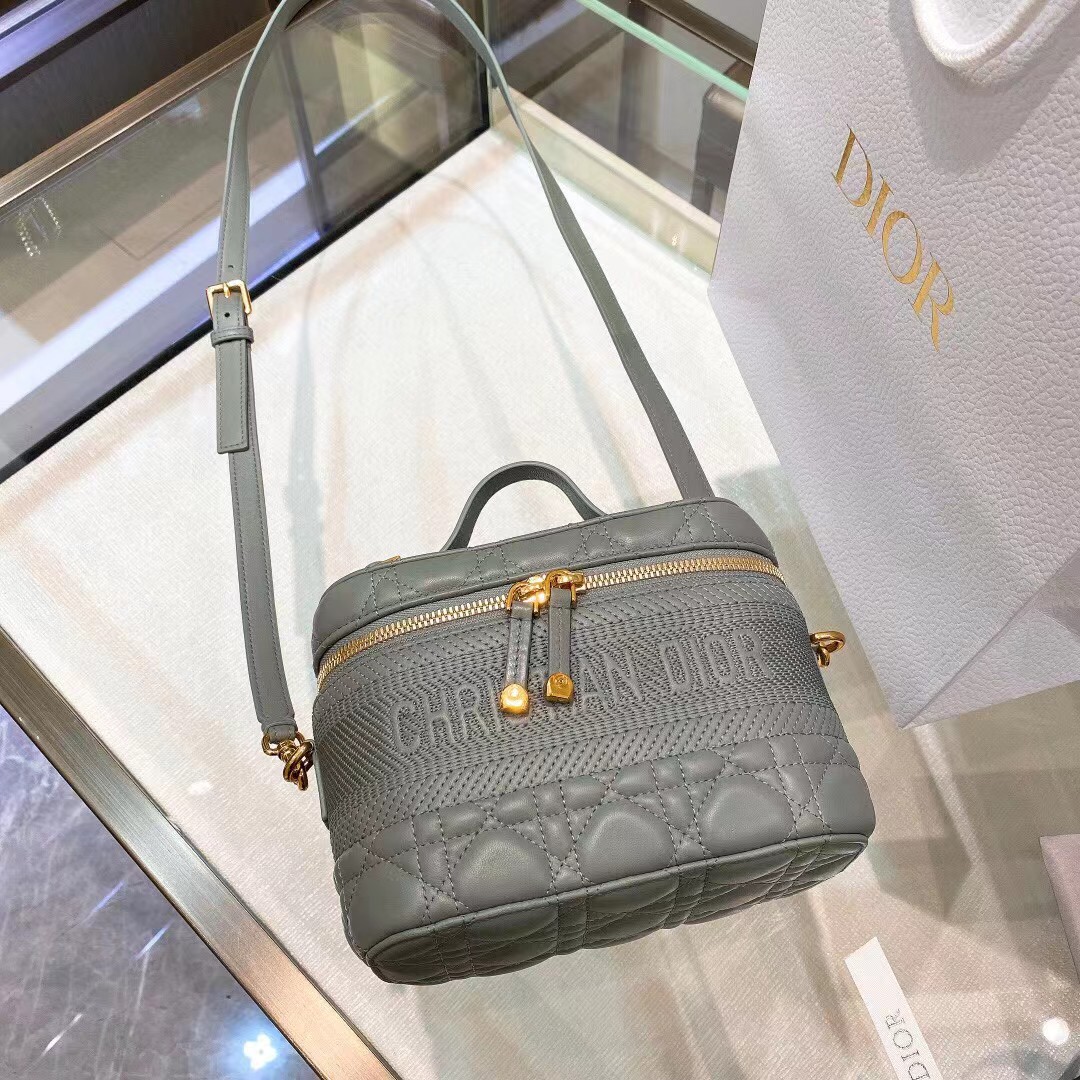 Dior Travel Handbag（18.5-13-10CM） - PerfectKickZ