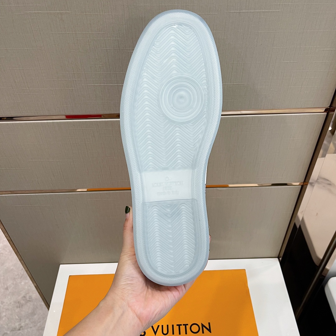 Louis Vuitton Men's Rivoli Sneaker - PerfectKickZ