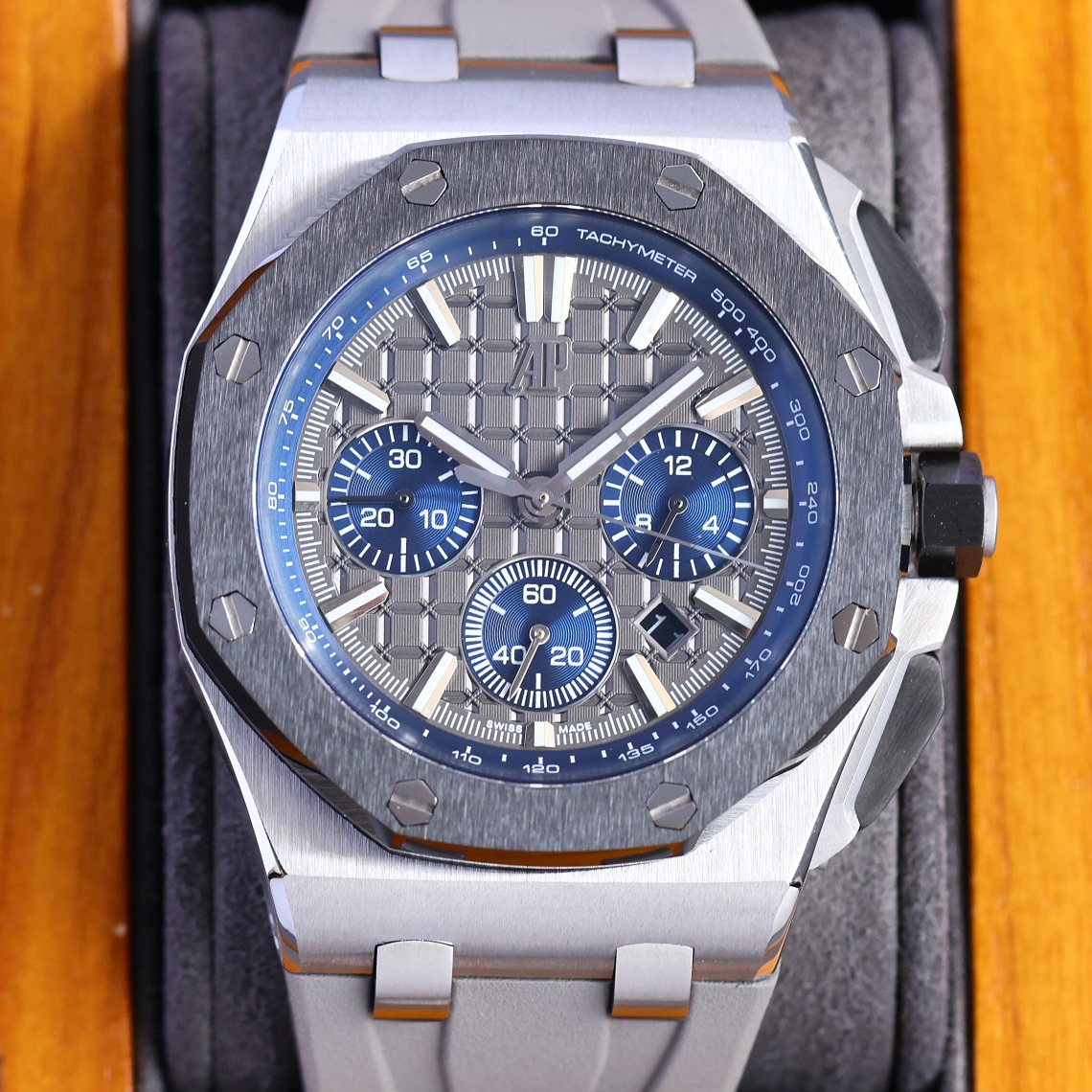 Audemars Piguet  Watch  44mm - 
