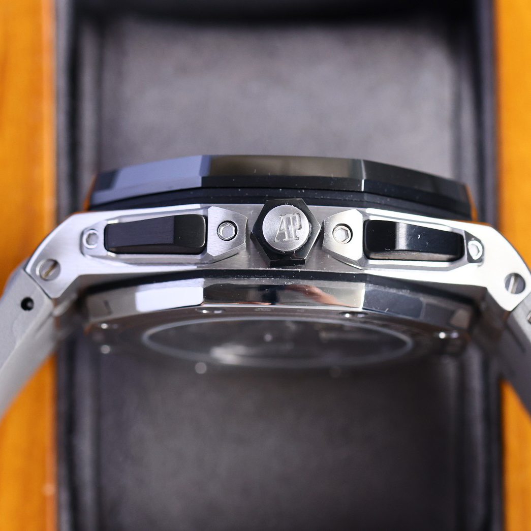 Audemars Piguet  Watch  44mm - 