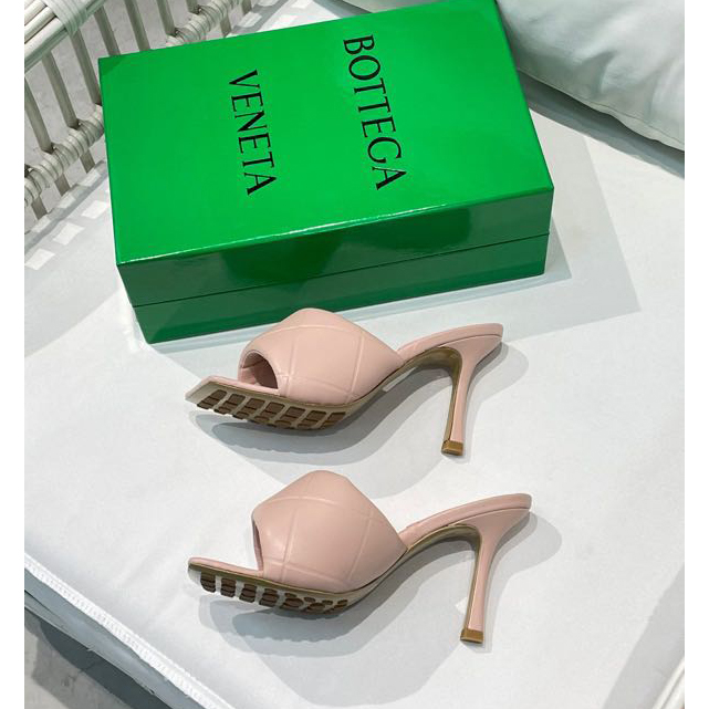 Bottega Veneta Padded Leather Sandals - PerfectKickZ