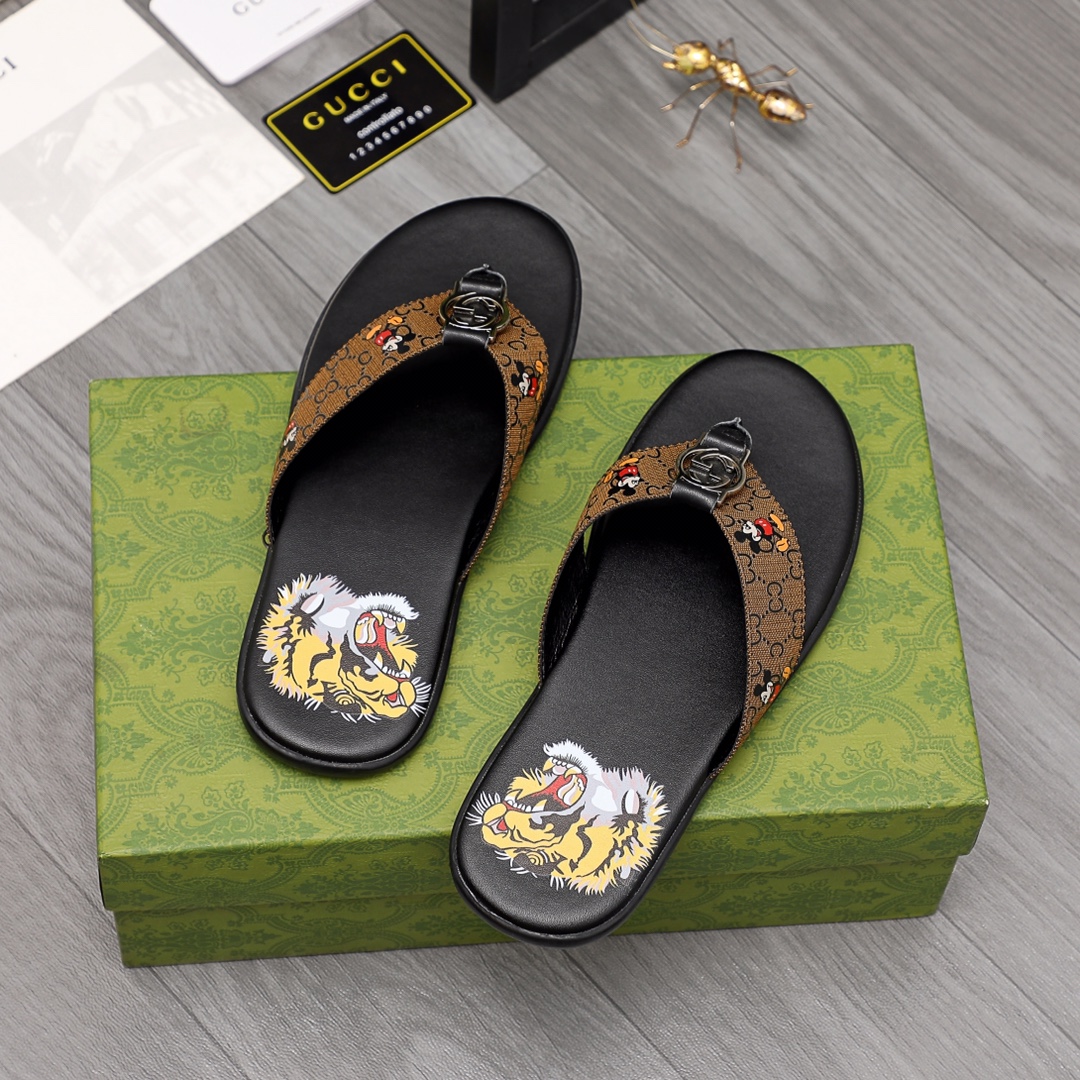 Gucci Rubber GG Men's Flip Flops - PerfectKickZ