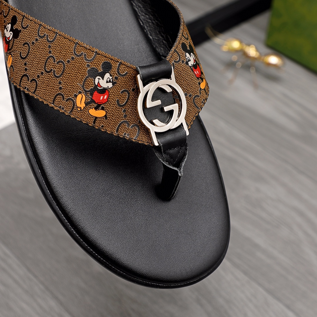 Gucci Rubber GG Men's Flip Flops - PerfectKickZ