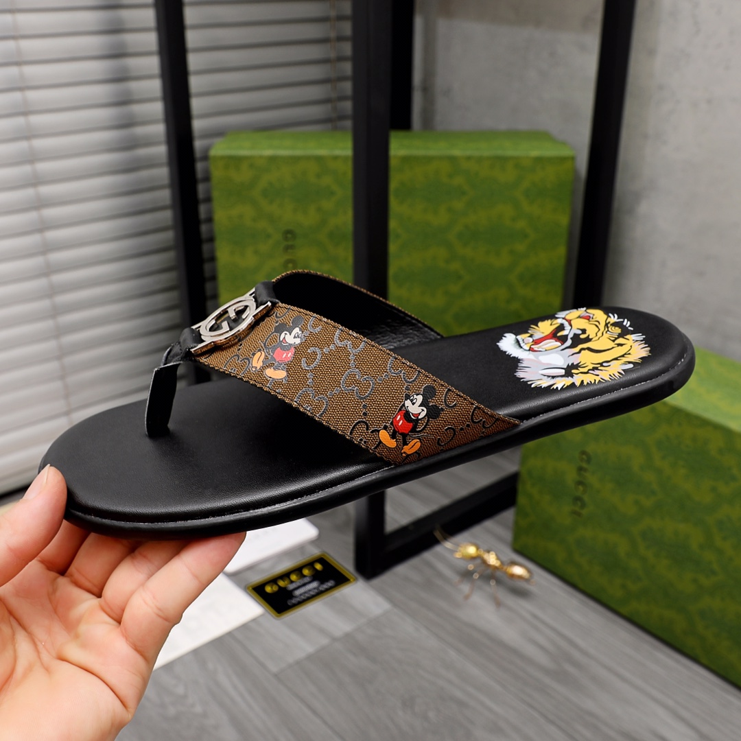 Gucci Rubber GG Men's Flip Flops - PerfectKickZ