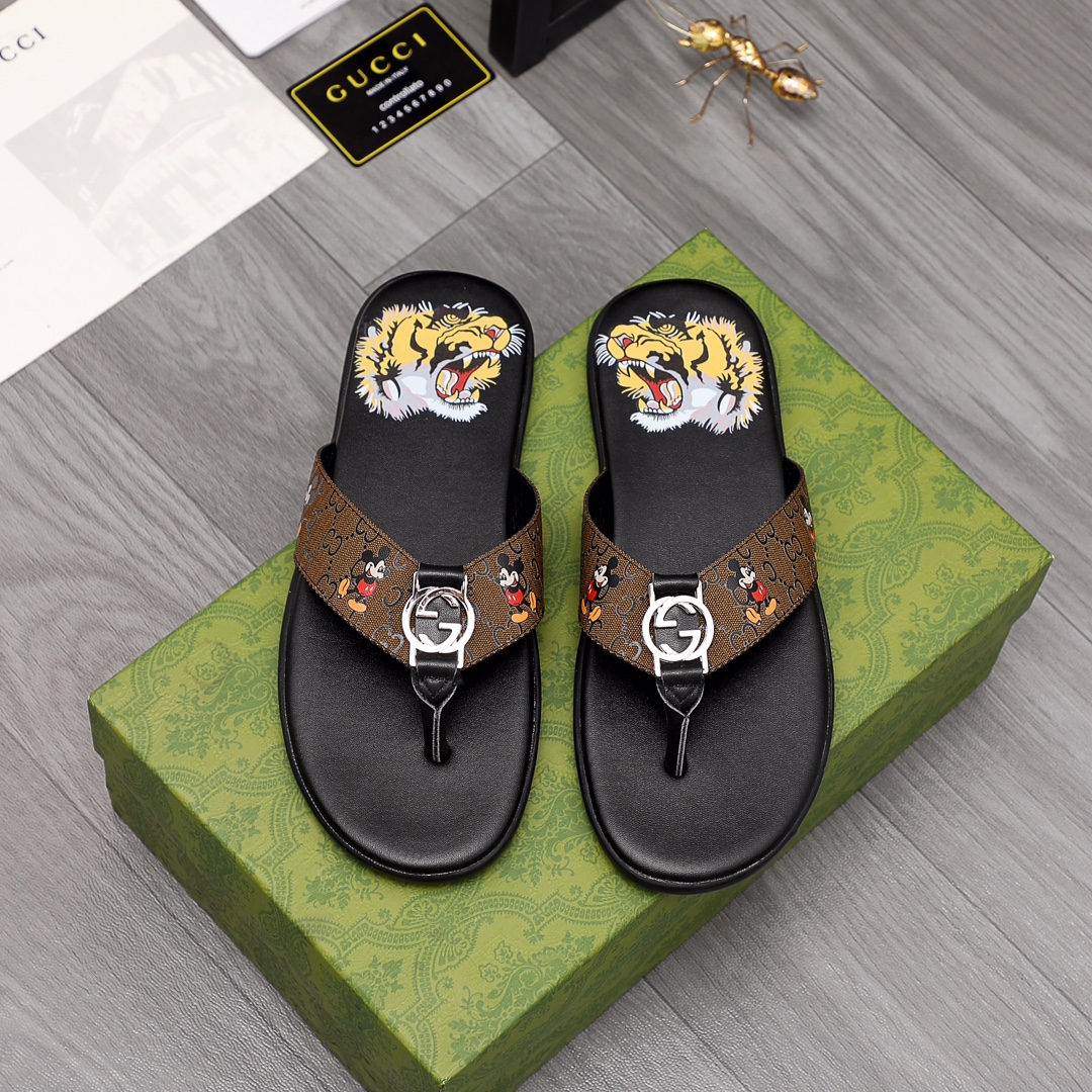 Gucci Rubber GG Men's Flip Flops - PerfectKickZ