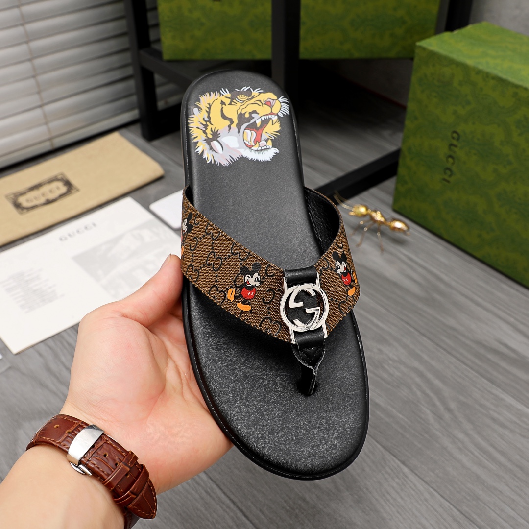 Gucci Rubber GG Men's Flip Flops - PerfectKickZ