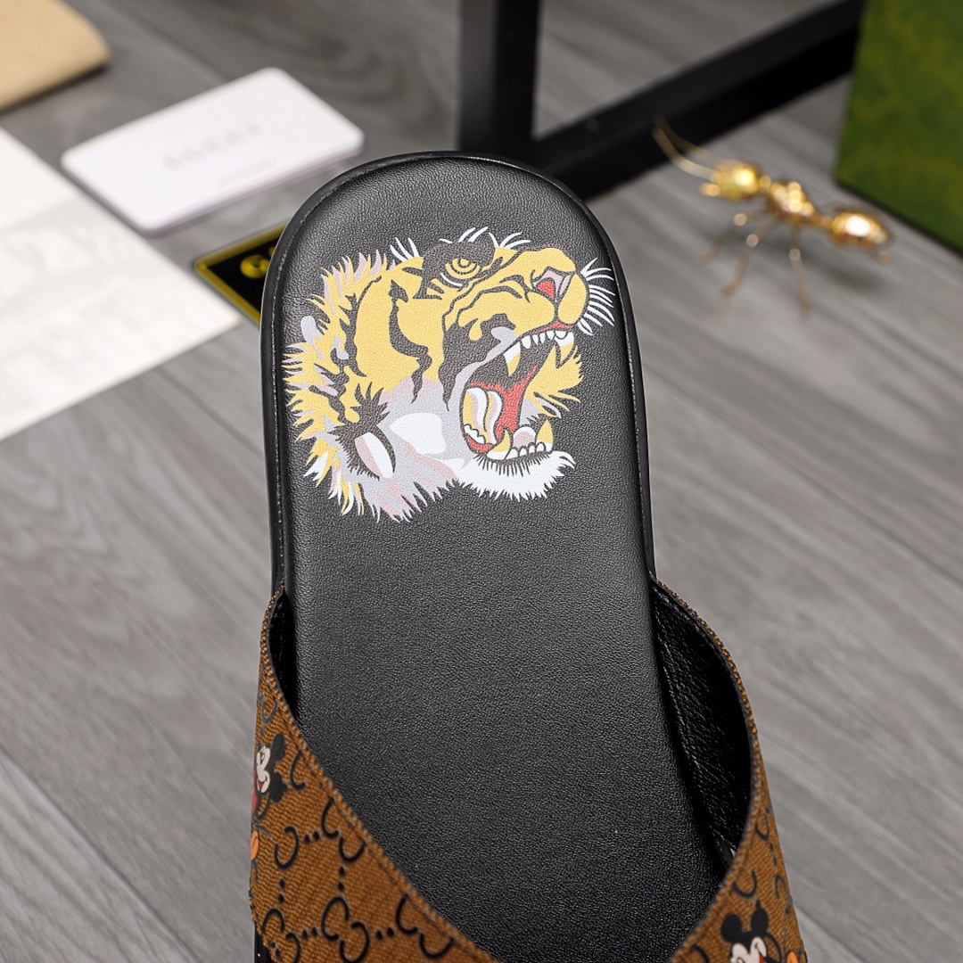 Gucci Rubber GG Men's Flip Flops - PerfectKickZ