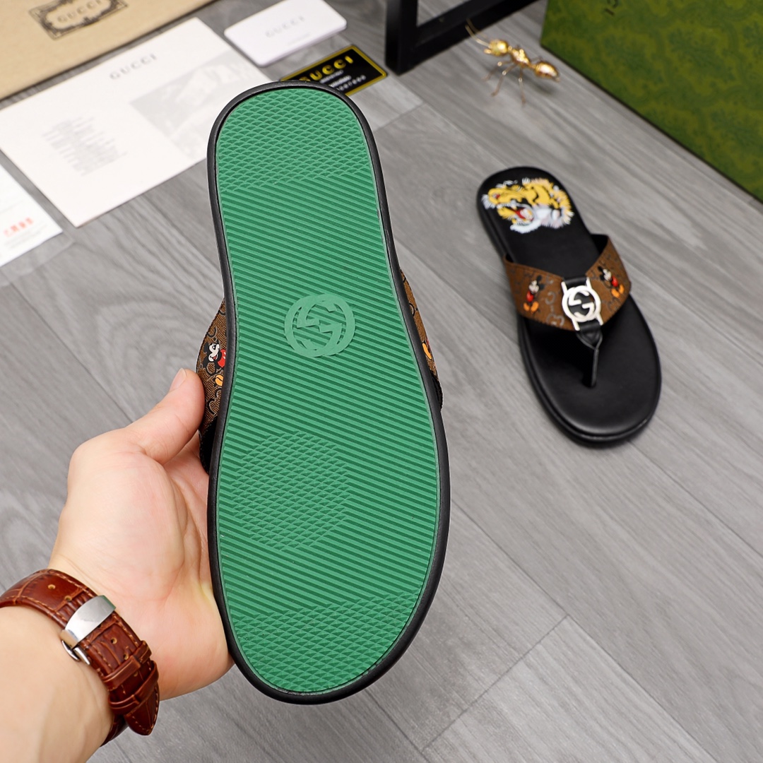 Gucci Rubber GG Men's Flip Flops - PerfectKickZ