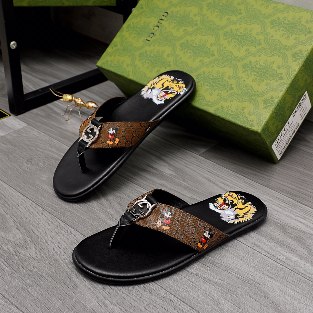 Gucci Rubber GG Men's Flip Flops - PerfectKickZ