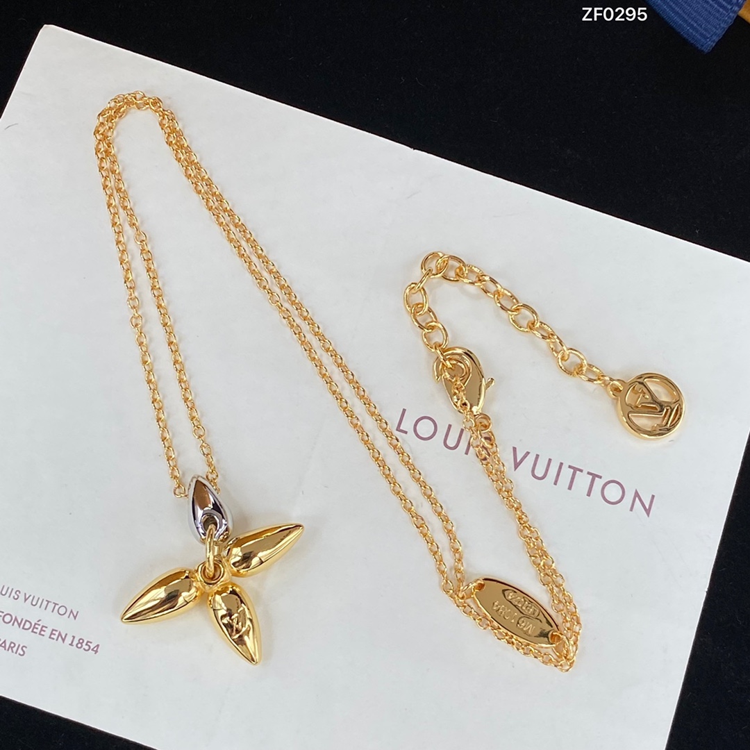 Louis Vuitton Necklace - PerfectKickZ