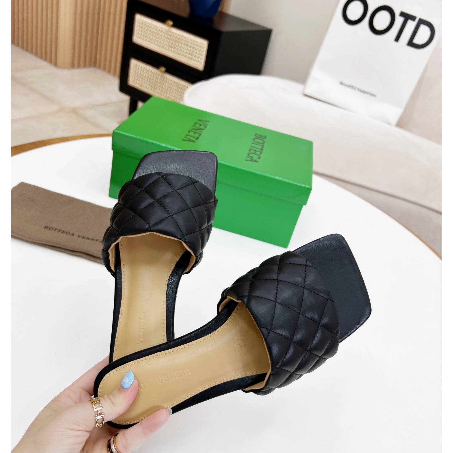 Bottega Veneta Padded Leather Sandals - PerfectKickZ