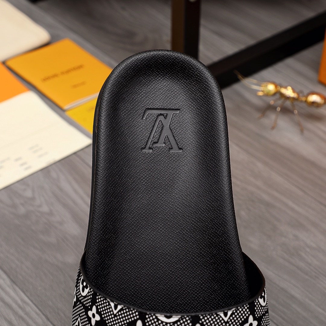 Louis Vuitton Monogram Slippers - 