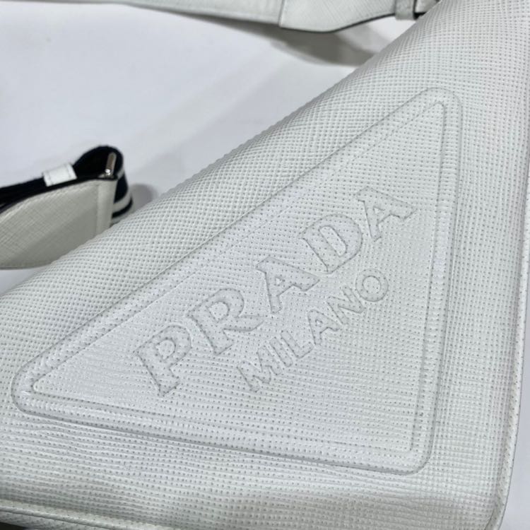 Prada Saffiano Prada Triangle Bag In White(28-18-11cm) - 