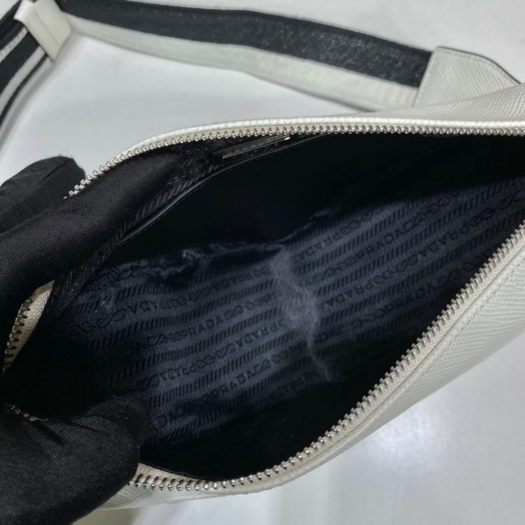 Prada Saffiano Prada Triangle Bag In White(28-18-11cm) - 
