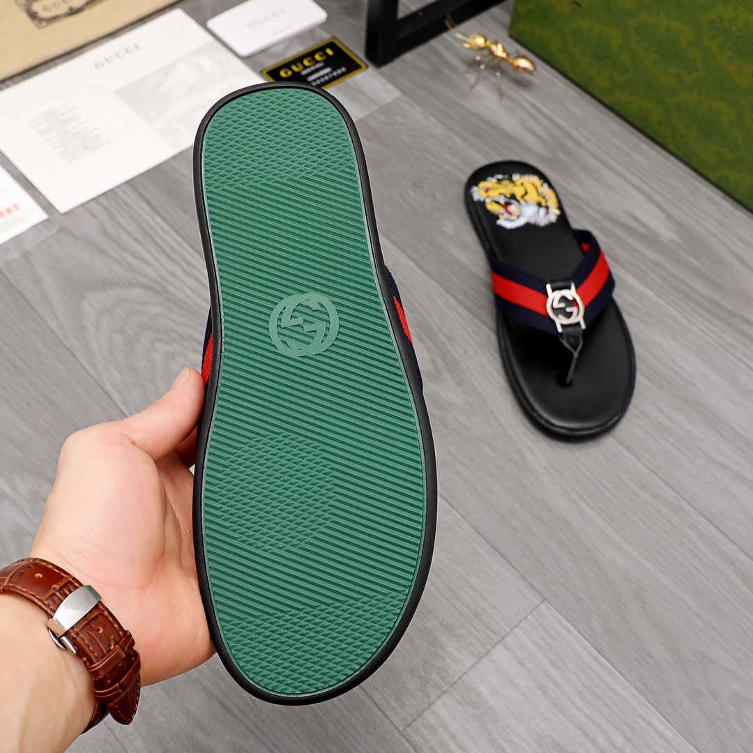Gucci Rubber GG Men's Flip Flops - PerfectKickZ