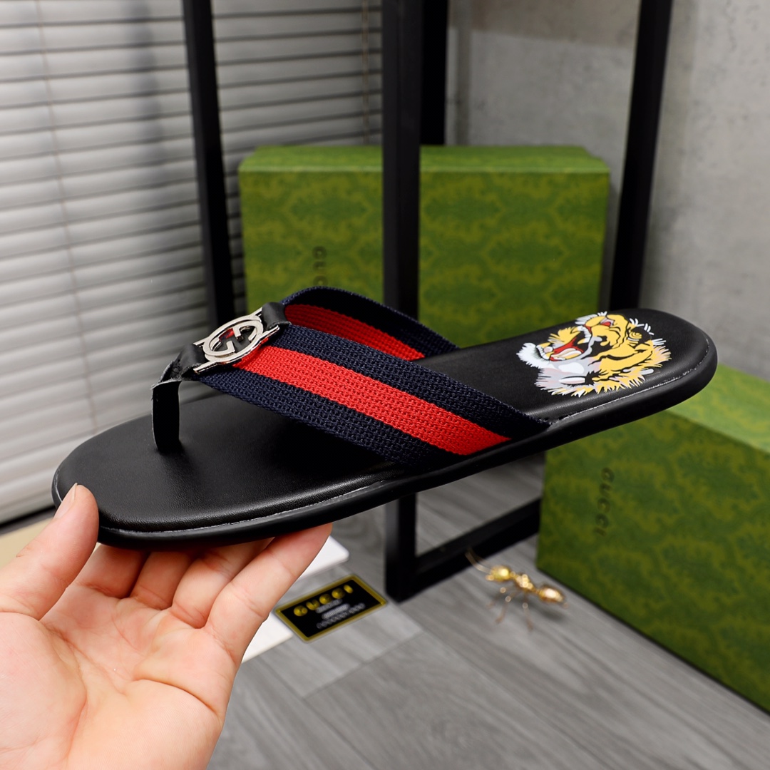 Gucci Rubber GG Men's Flip Flops - PerfectKickZ