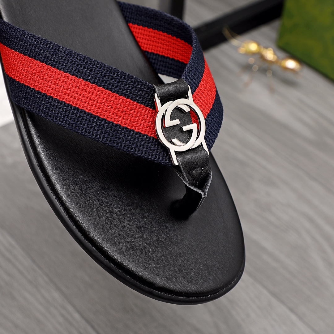 Gucci Rubber GG Men's Flip Flops - PerfectKickZ