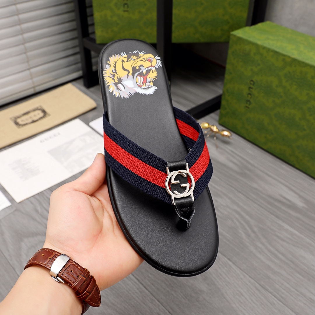 Gucci Rubber GG Men's Flip Flops - PerfectKickZ