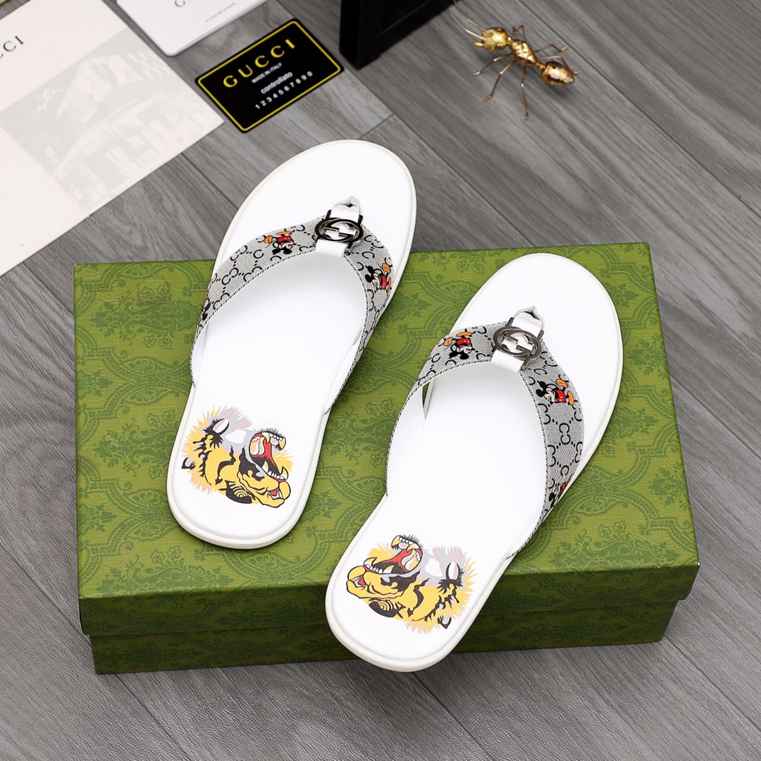 Gucci Rubber GG Men's Flip Flops - PerfectKickZ