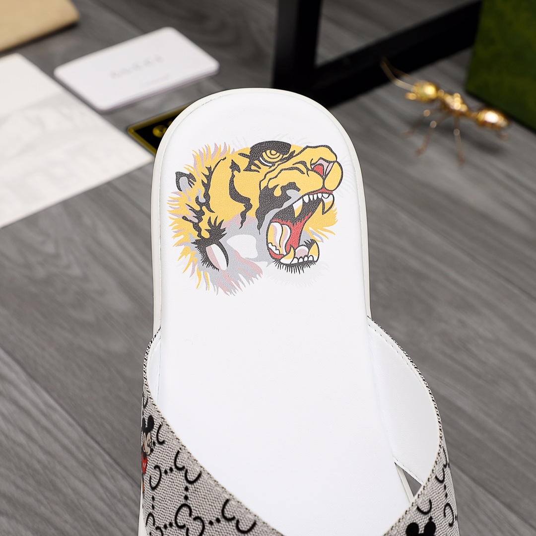 Gucci Rubber GG Men's Flip Flops - PerfectKickZ