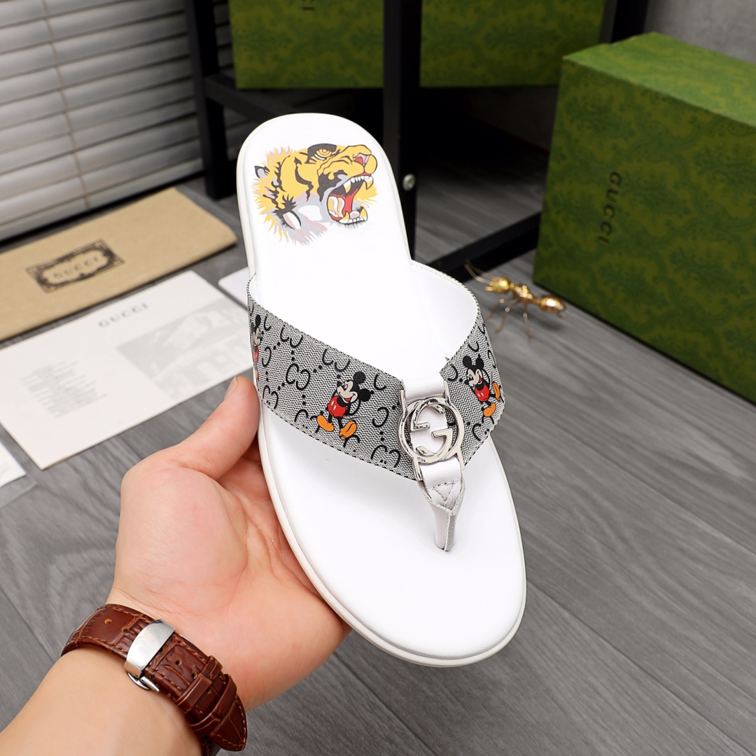 Gucci Rubber GG Men's Flip Flops - PerfectKickZ