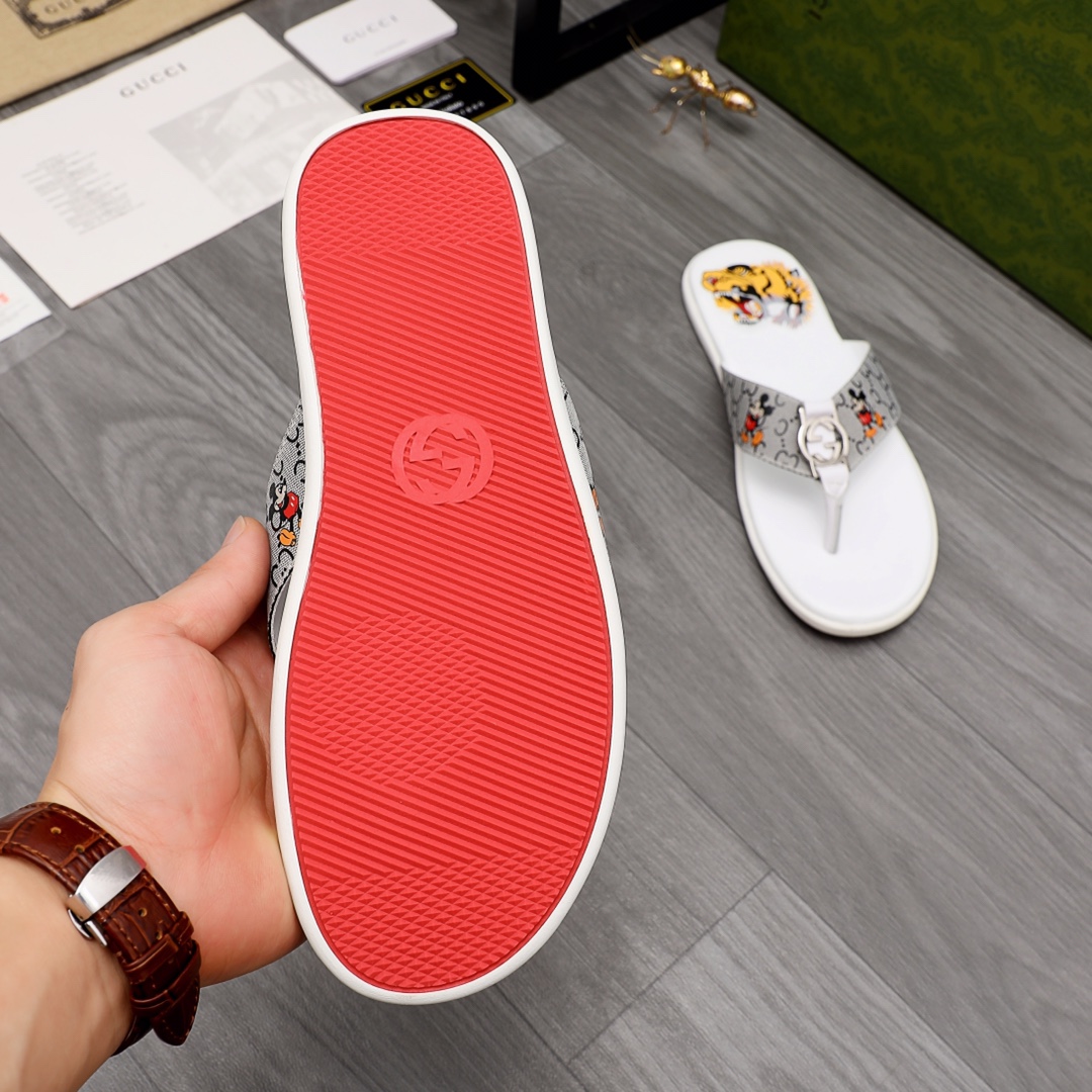 Gucci Rubber GG Men's Flip Flops - PerfectKickZ