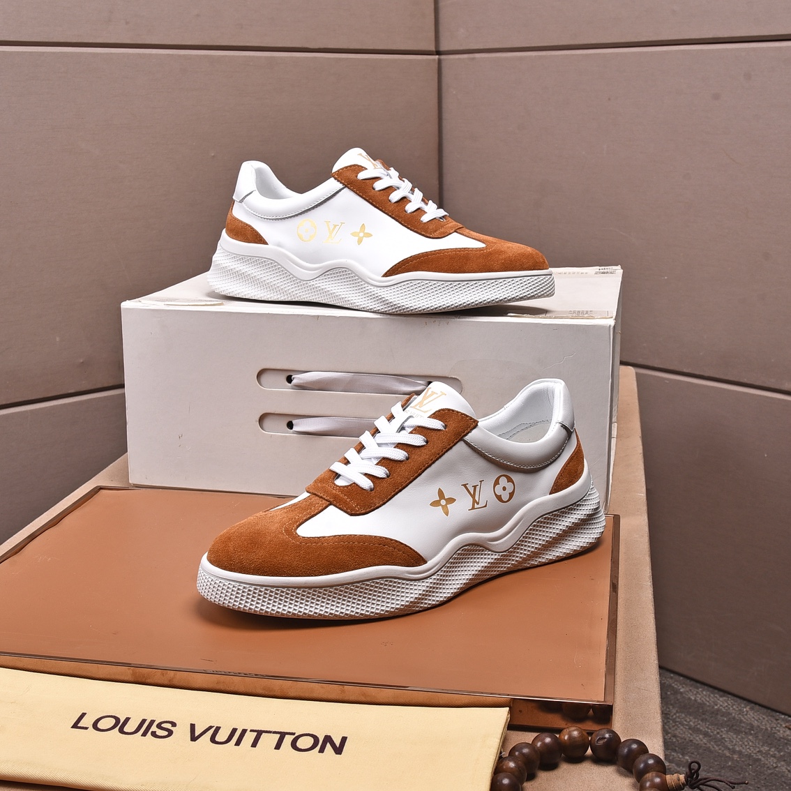 Louis Vuitton Men's Logo Sneaker - PerfectKickZ