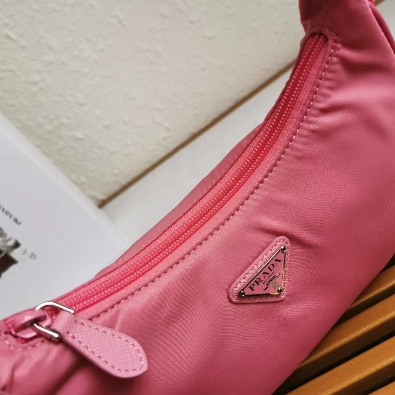 Prada Logo Shoulder  Bag (23-13-5cm) - PerfectKickZ