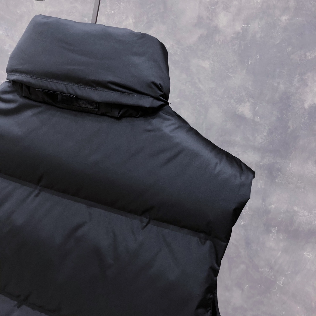 Prada Prada Logo Vest Jacket In Black - PerfectKickZ