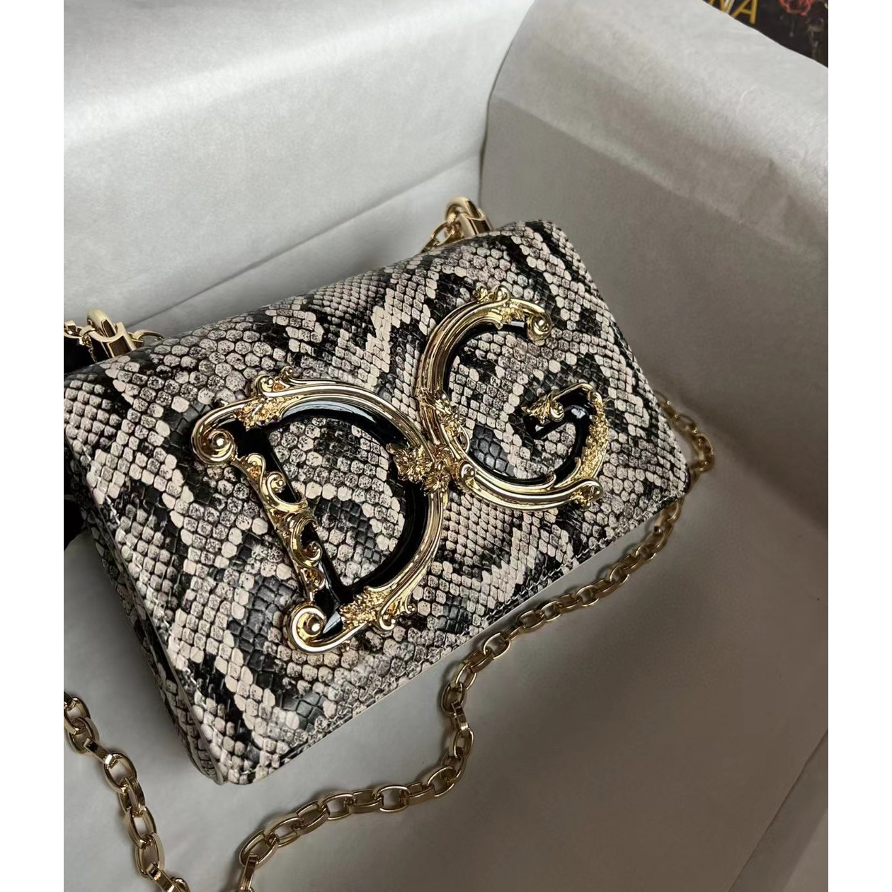 Dolce & Gabbana Women's Dg Logo Crossbody Bag(21-15-4cm) - PerfectKickZ