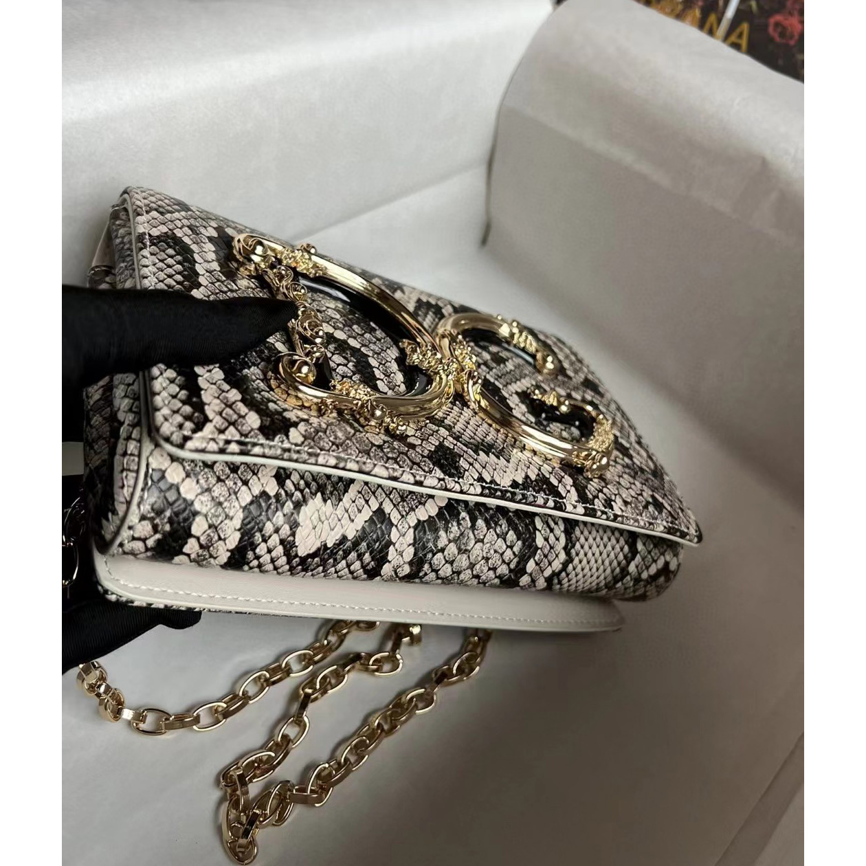 Dolce & Gabbana Women's Dg Logo Crossbody Bag(21-15-4cm) - PerfectKickZ