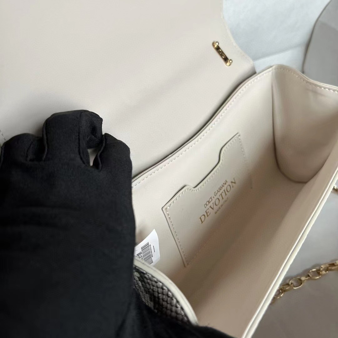 Dolce & Gabbana Women's Dg Logo Crossbody Bag(21-15-4cm) - PerfectKickZ