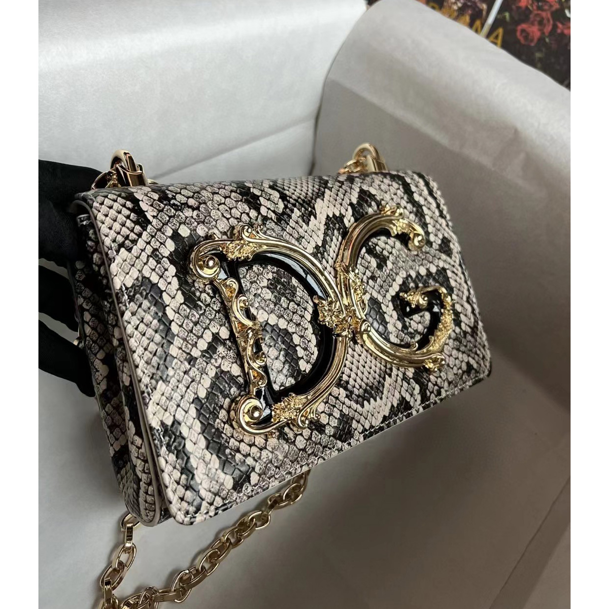 Dolce & Gabbana Women's Dg Logo Crossbody Bag(21-15-4cm) - PerfectKickZ