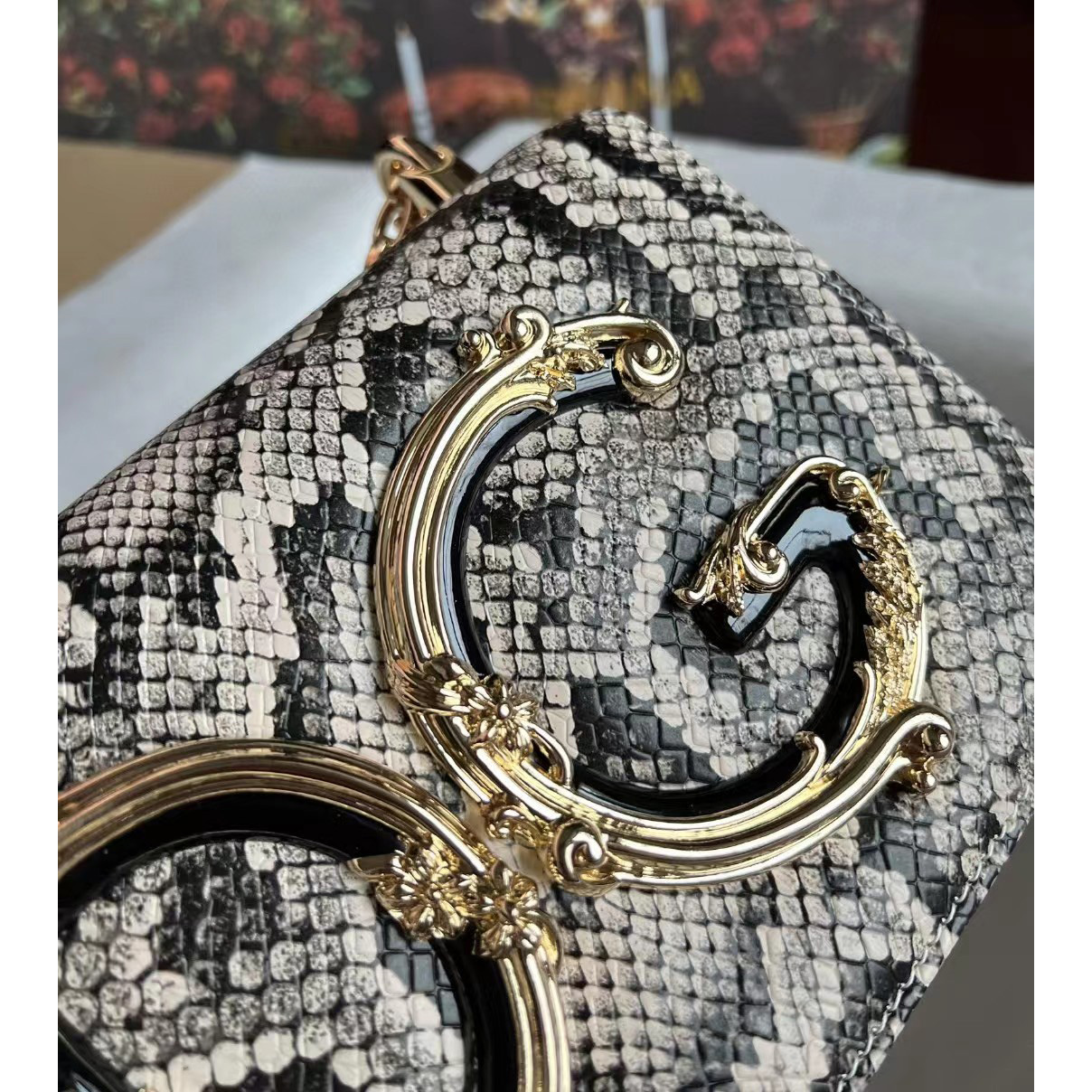 Dolce & Gabbana Women's Dg Logo Crossbody Bag(21-15-4cm) - PerfectKickZ