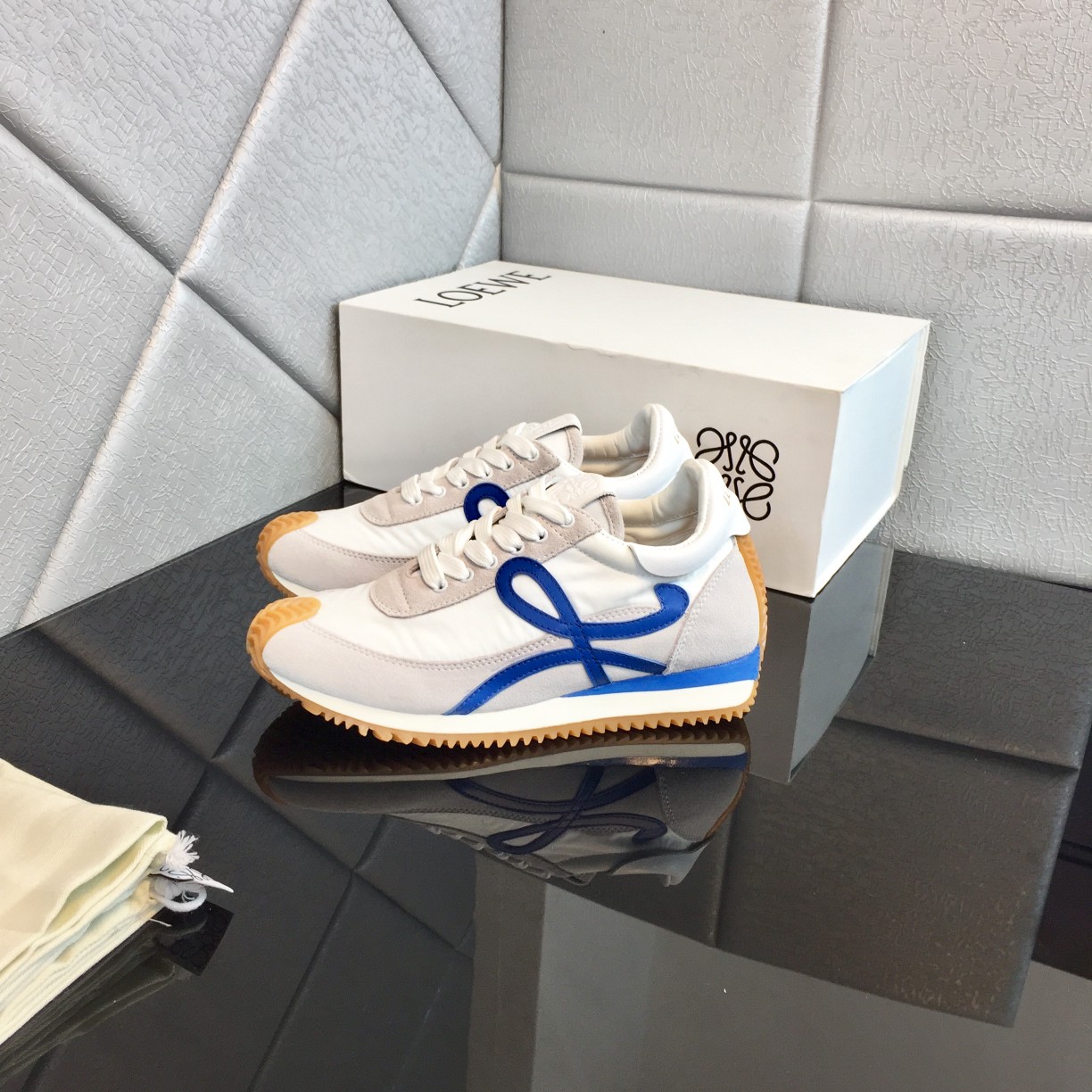 Loewe Flow Runner In Calfskin - 