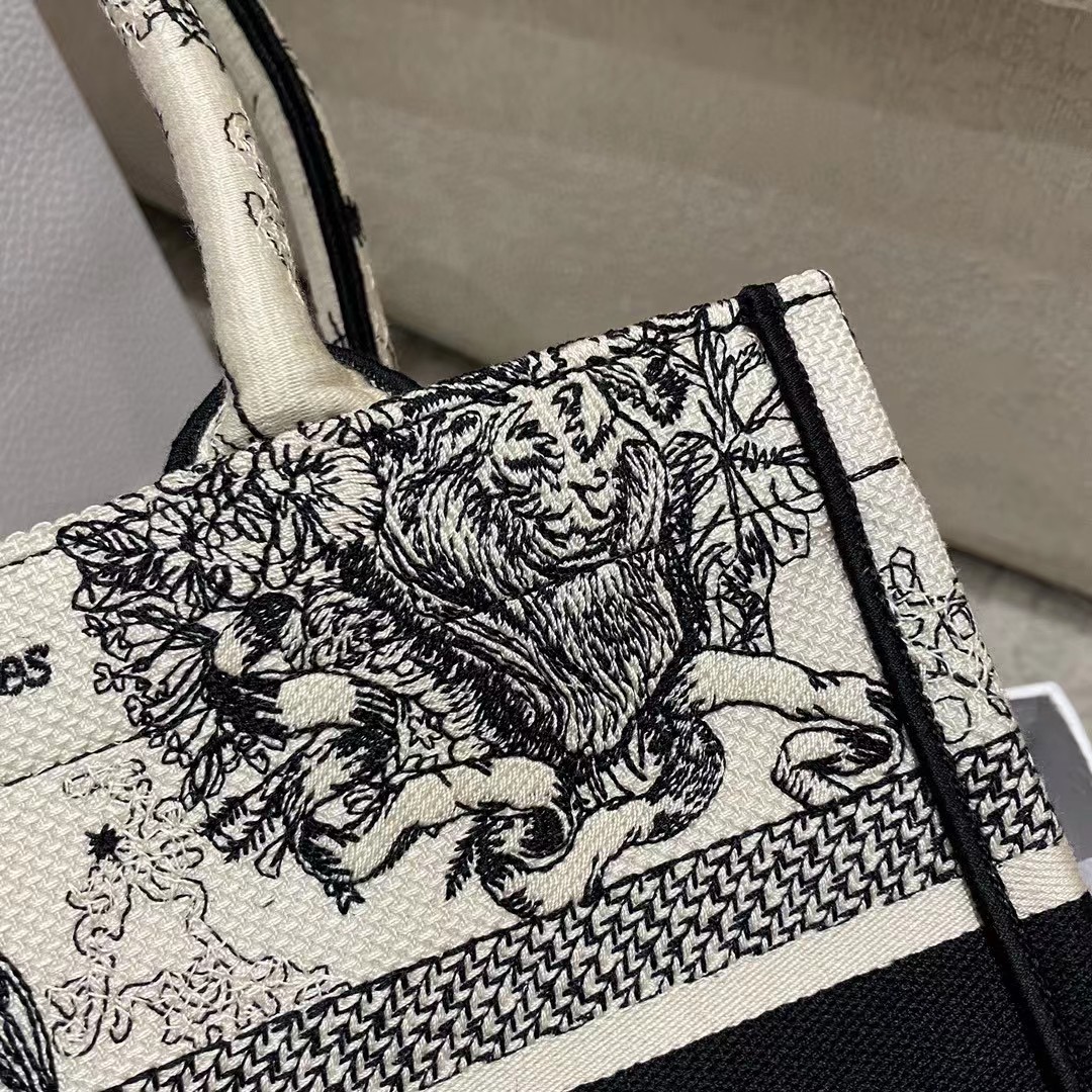 Dior Oblique Embroidered Book Tote - PerfectKickZ