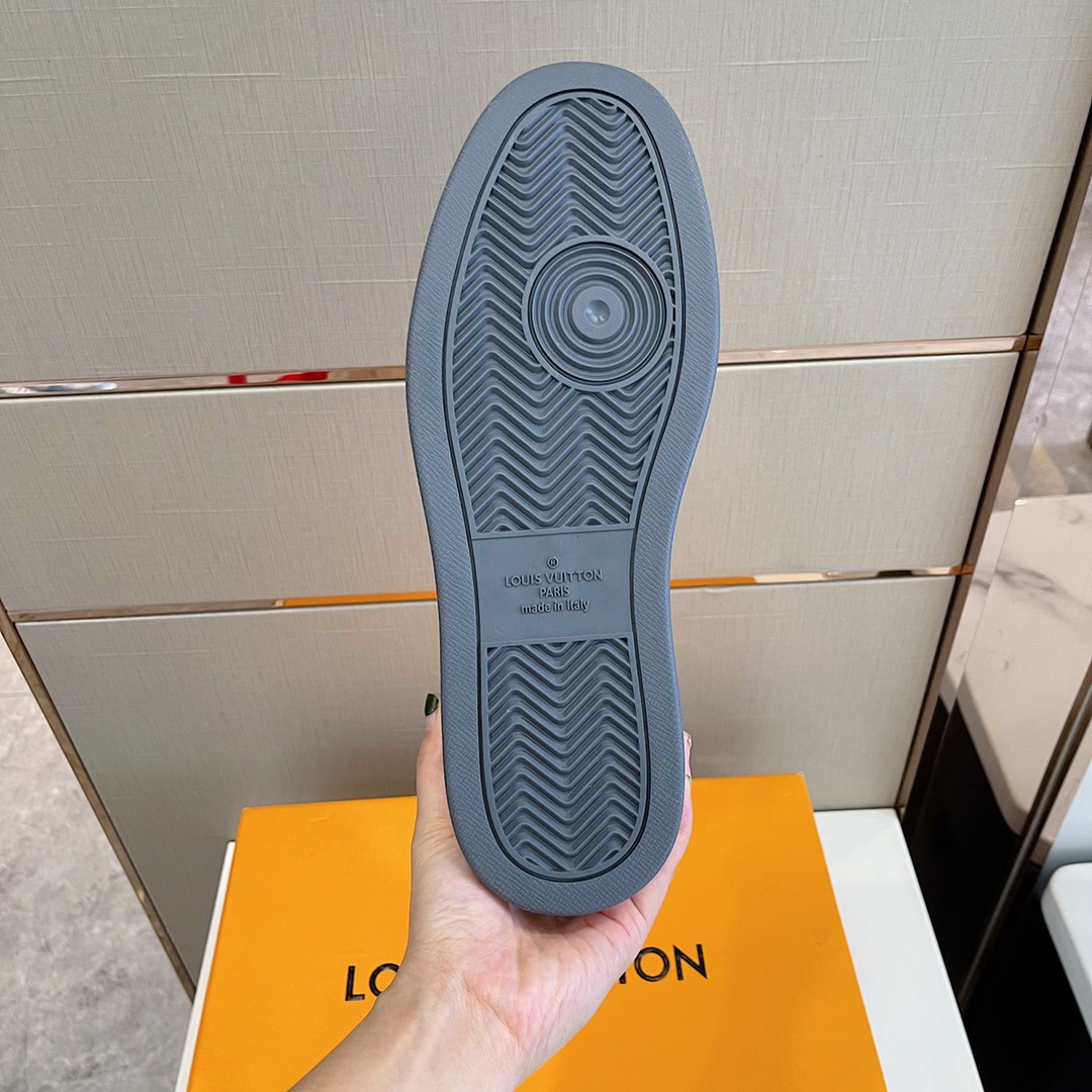 Louis Vuitton Men's Rivoli Sneaker - 