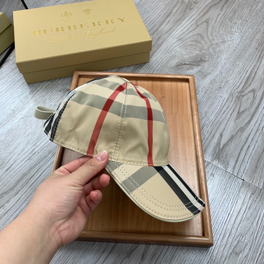 Burberry Vintage Check And Icon Stripe Baseball Cap - 