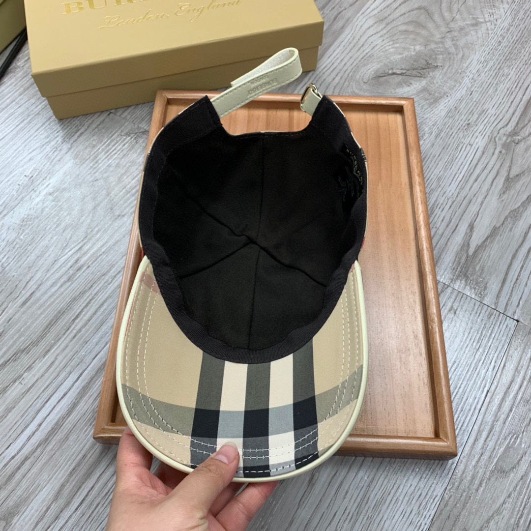 Burberry Vintage Check And Icon Stripe Baseball Cap - 