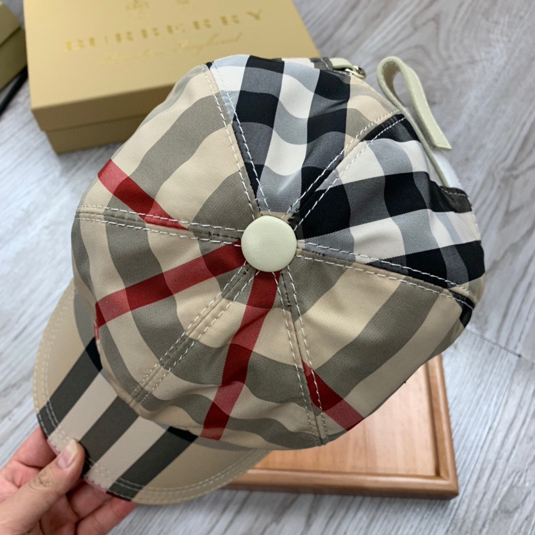 Burberry Vintage Check And Icon Stripe Baseball Cap - 