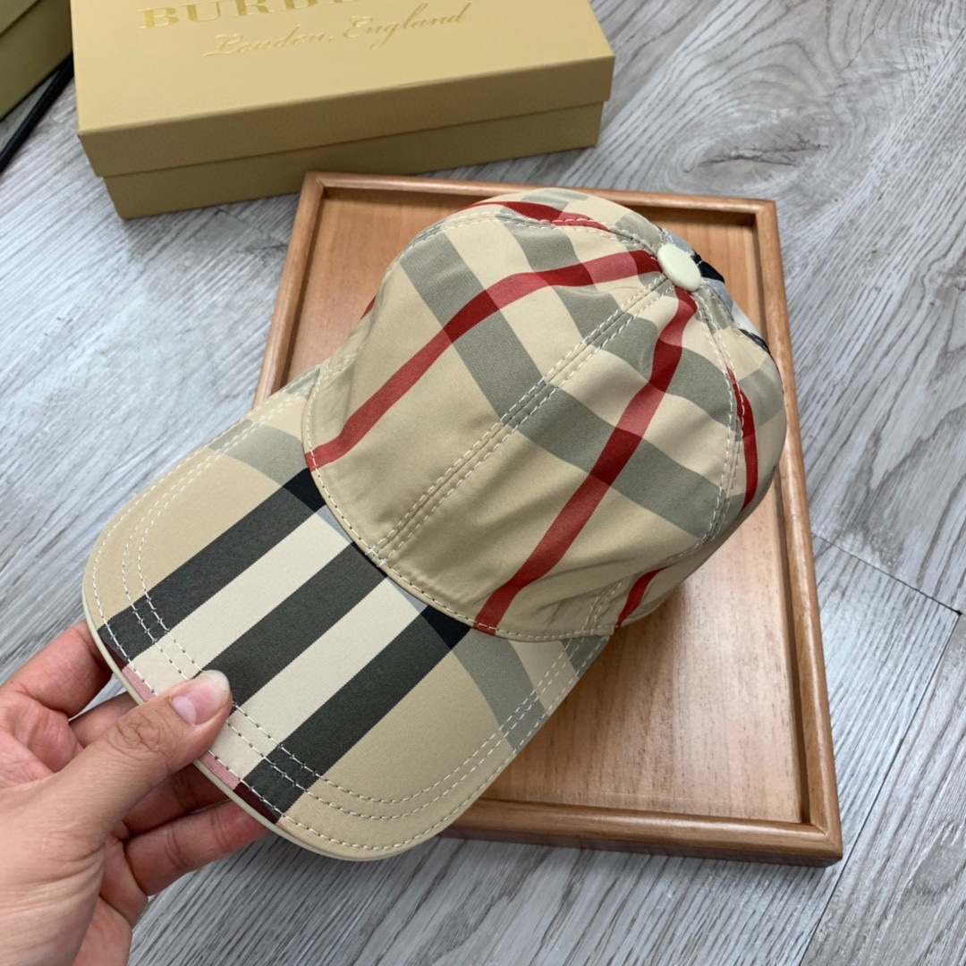 Burberry Vintage Check And Icon Stripe Baseball Cap - 