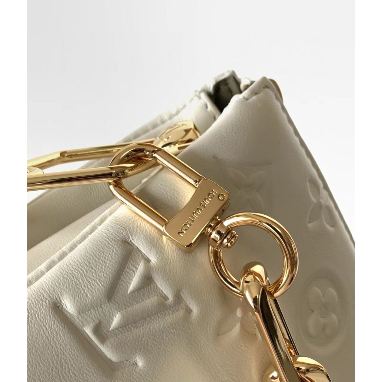 Louis Vuitton Coussin BB Handbag(21-16-7cm)  M20770 - PerfectKickZ