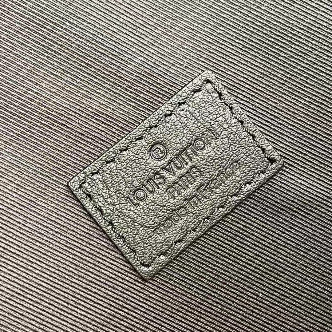 Louis Vuitton Dean Backpack(31-41.5-15cm)   M45335 - PerfectKickZ