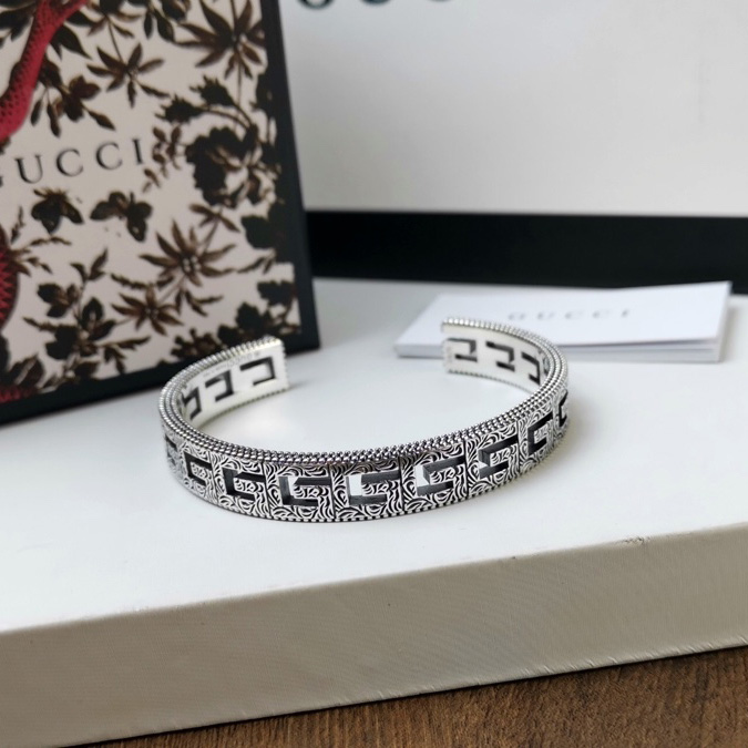 Gucci Silver Bracelet With Square G - PerfectKickZ